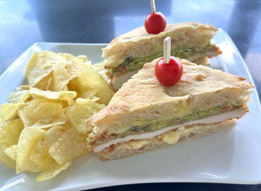 FOCACCIA CON POLLO EMPANADO