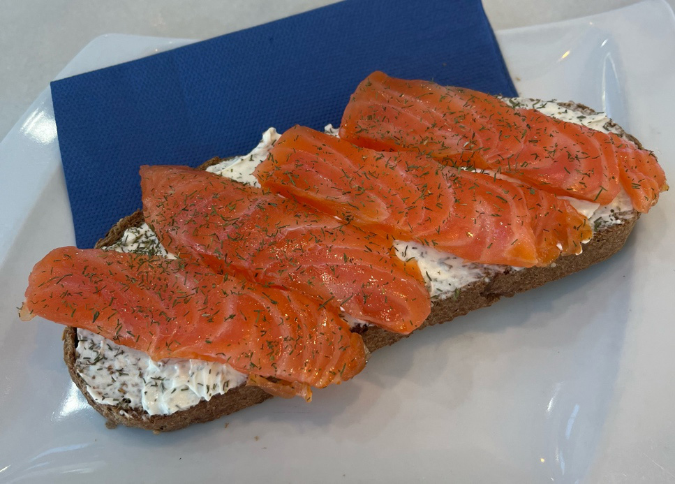 Tostada de lomo de salmón