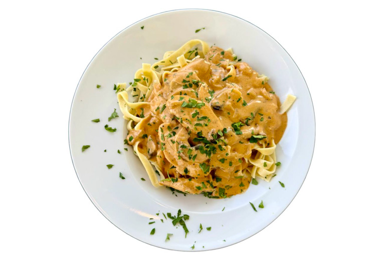 PASTA POLLO STROGANOFF