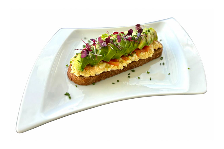 TOSTADA HUEVO CON AGUACATE